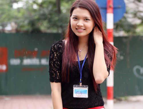 Bắt gặp Hoa khôi đi trông thi đại học