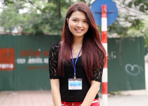 Bắt gặp Hoa khôi đi trông thi đại học