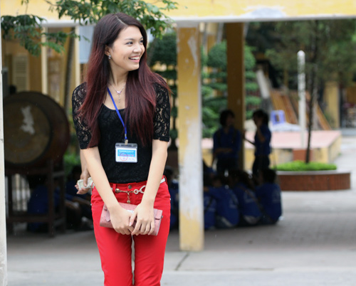 Bắt gặp Hoa khôi đi trông thi đại học