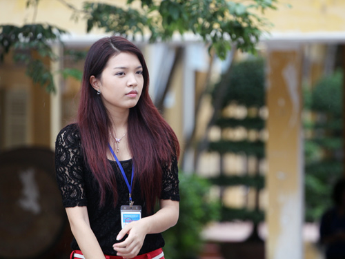 Bắt gặp Hoa khôi đi trông thi đại học