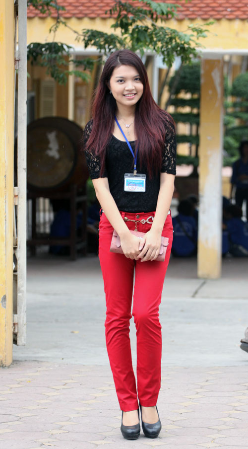 Bắt gặp Hoa khôi đi trông thi đại học