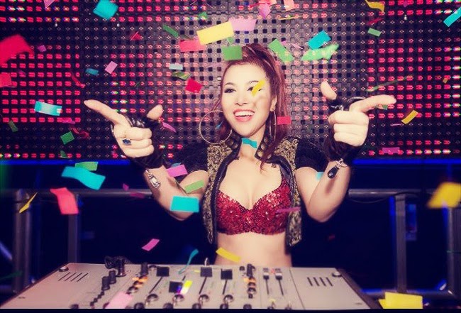 Bỏng mắt ngắm thời trang của các nữ DJ