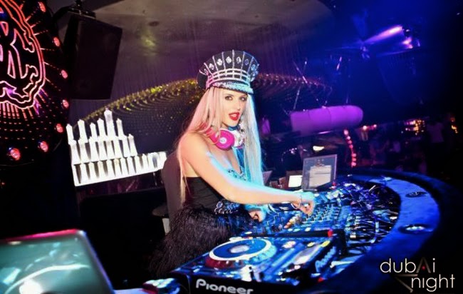 Bỏng mắt ngắm thời trang của các nữ DJ