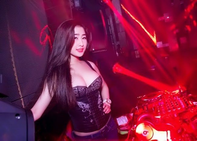Bỏng mắt ngắm thời trang của các nữ DJ