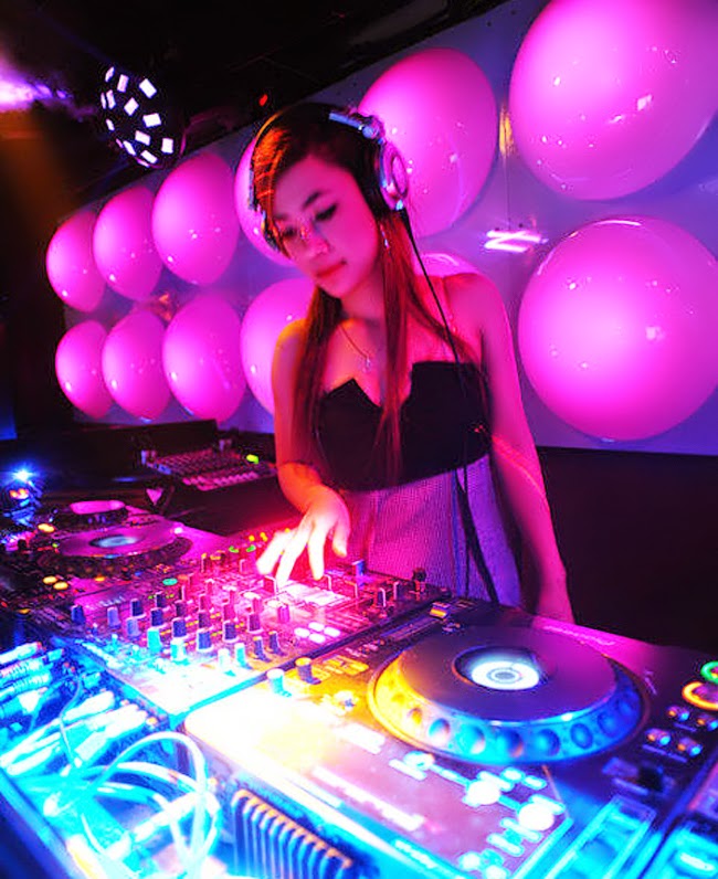 Bỏng mắt ngắm thời trang của các nữ DJ
