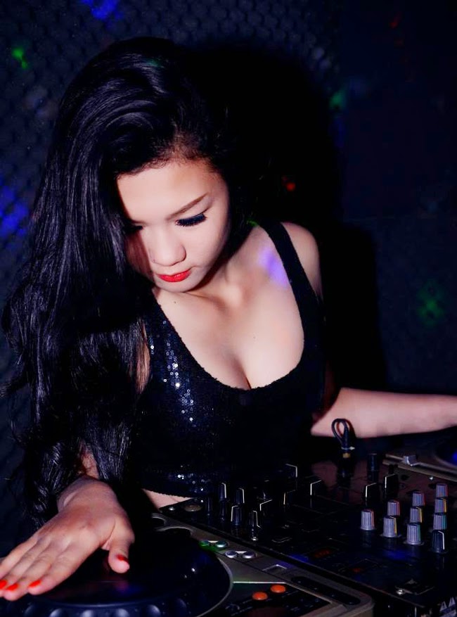 Bỏng mắt ngắm thời trang của các nữ DJ