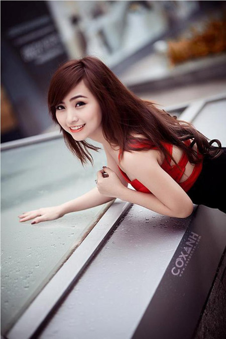 Cận cảnh vẻ nóng bỏng của hot girl bị gạ bán trinh giá 270 triệu