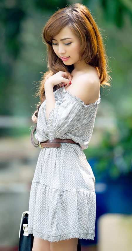 Cận cảnh vẻ nóng bỏng của hot girl bị gạ bán trinh giá 270 triệu