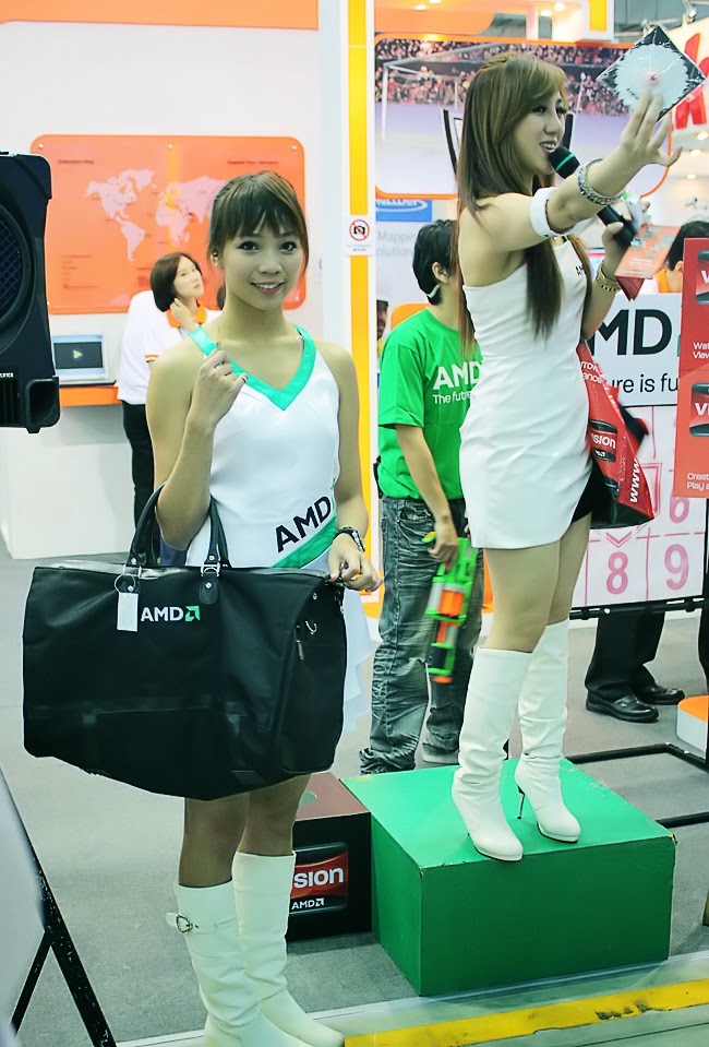 Chân dài gợi cảm, sexy thiêu đốt Computex