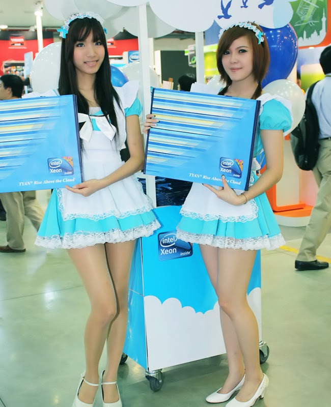Chân dài gợi cảm, sexy thiêu đốt Computex