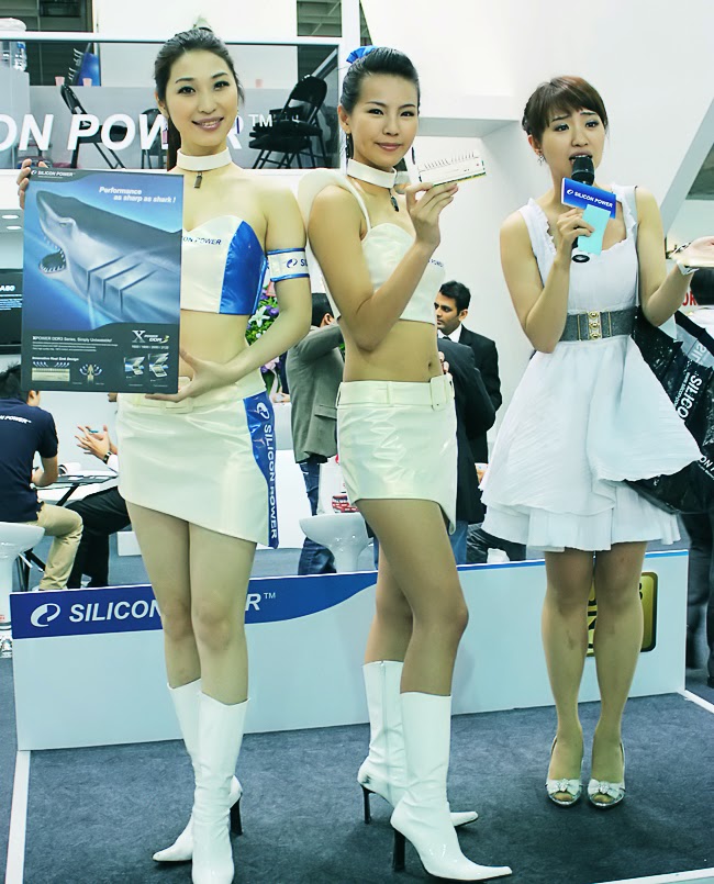 Chân dài gợi cảm, sexy thiêu đốt Computex