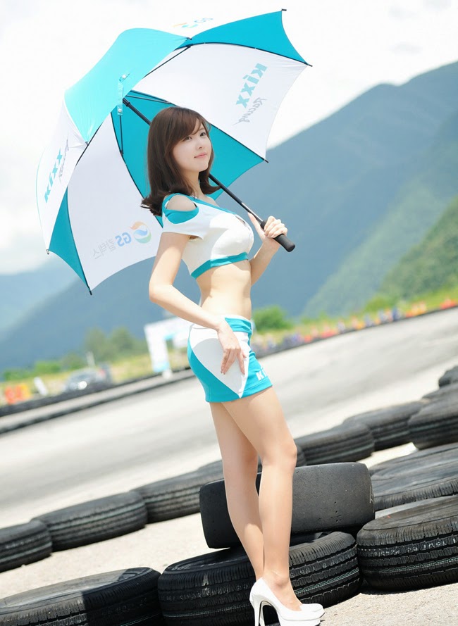 Chân dài hàn quốc quyến rủ khoe vòng 1 căng tròn trên đường đua