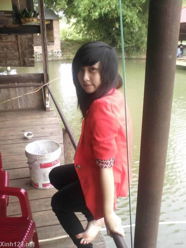 Cô bé chụp ảnh vườn chuối cực hot