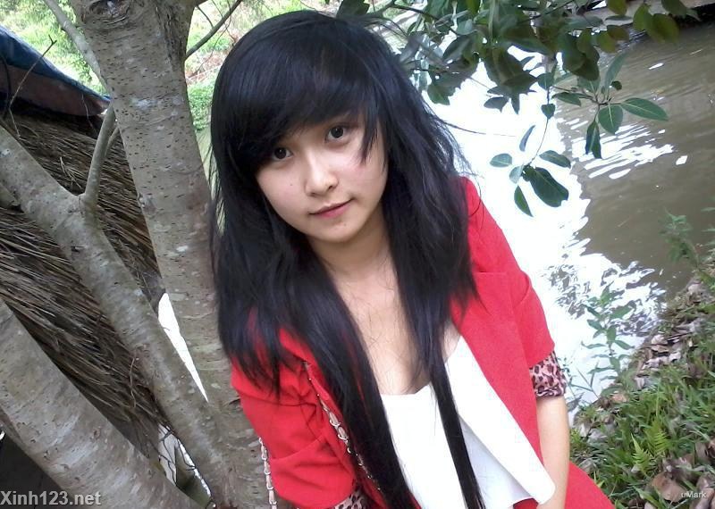 Cô bé chụp ảnh vườn chuối cực hot