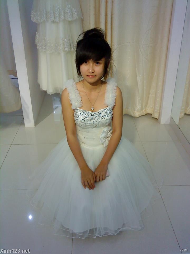 Cô bé chụp ảnh vườn chuối cực hot