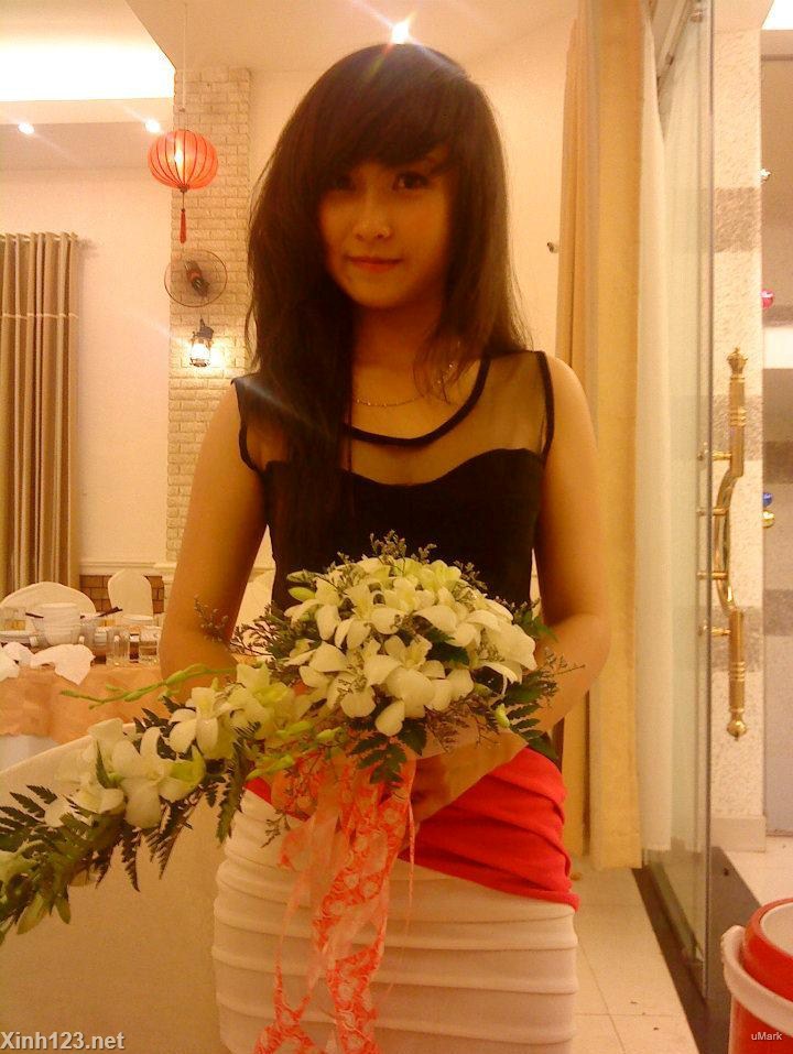 Cô bé chụp ảnh vườn chuối cực hot