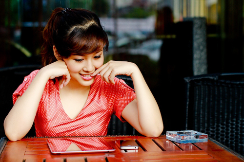 Đề nghị anh em không được liếm màn hình. cố mà nhịn