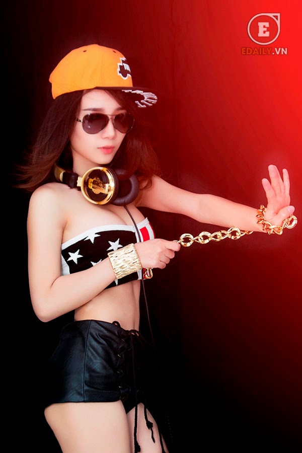 DJ Moon Kim với thân hình bốc lửa