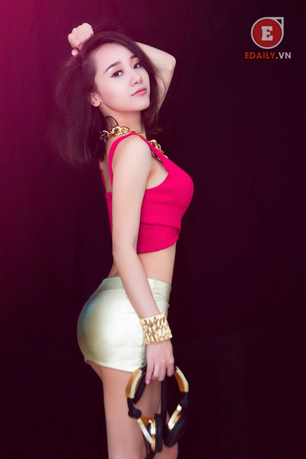 DJ Moon Kim với thân hình bốc lửa