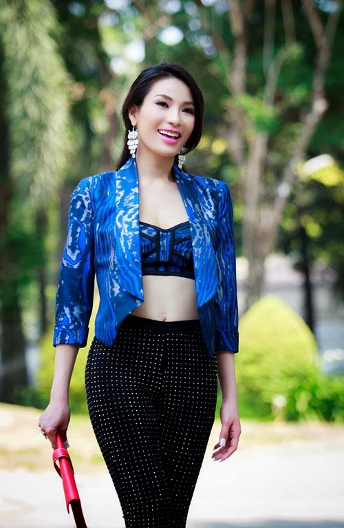 Gái đẹp khoe eo thon gợi cảm quyến rủ