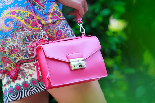 Gái đẹp khoe eo thon gợi cảm quyến rủ