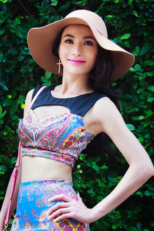 Gái đẹp khoe eo thon gợi cảm quyến rủ