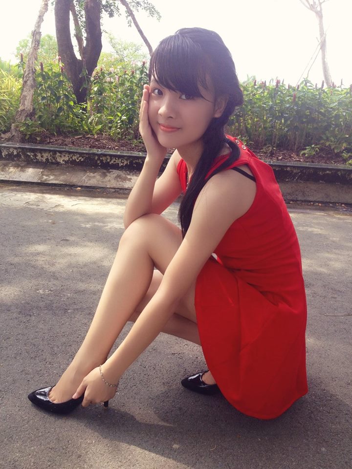 Gái xinh chân dài da trắng váy ngắn cực ngon