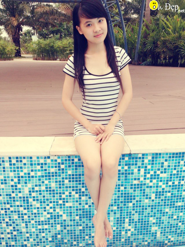 Gái xinh chân dài da trắng váy ngắn cực ngon