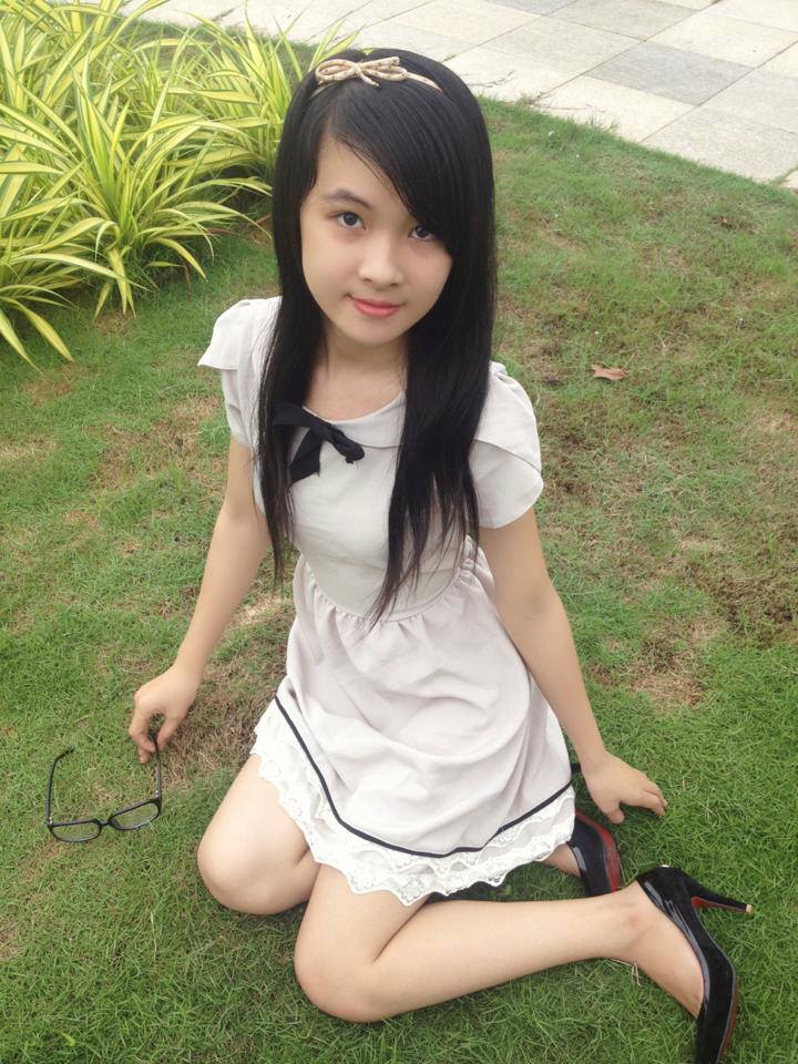 Gái xinh chân dài da trắng váy ngắn cực ngon