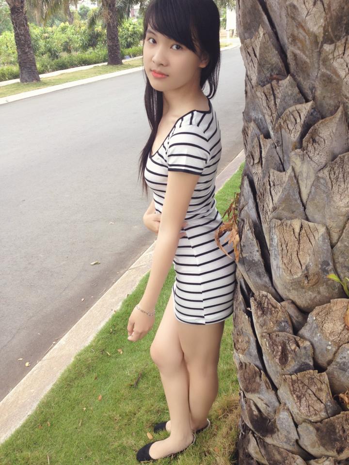 Gái xinh chân dài da trắng váy ngắn cực ngon