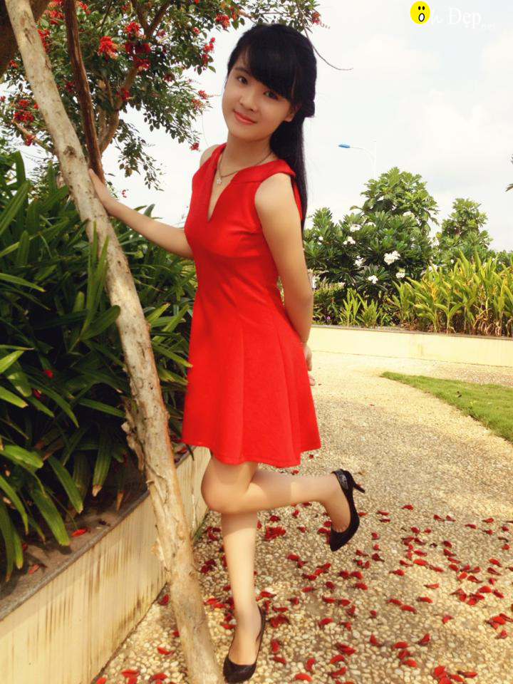 Gái xinh chân dài da trắng váy ngắn cực ngon