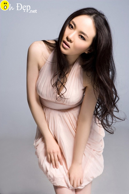 Gái xinh khoe vòng 1 căng tròn gợi cảm