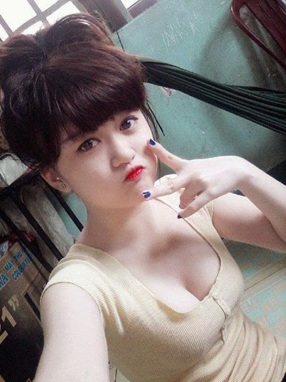 Girl xinh khoe vòng 1 khủng