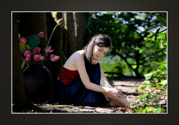 Girl xinh với áo yếm mỏng manh khoe làng da trắng xinh