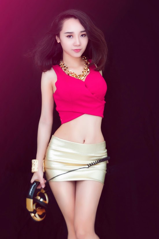 Hình ảnh bốc lửa của hot girl DJ