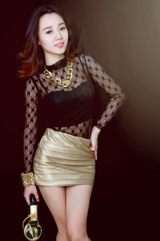 Hình ảnh bốc lửa của hot girl DJ