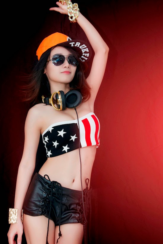 Hình ảnh bốc lửa của hot girl DJ