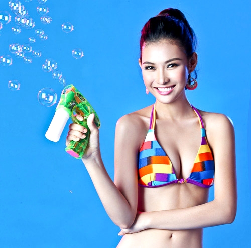 Hot girl diện bikini dập tan nóng hè