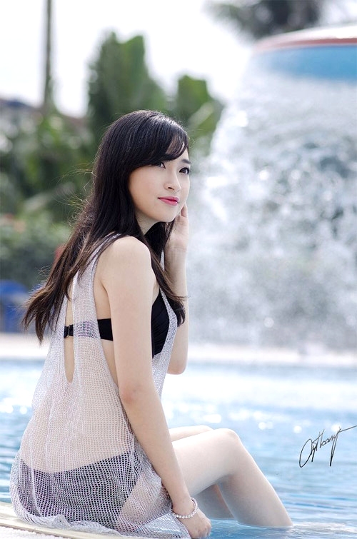 Hot girl diện bikini dập tan nóng hè