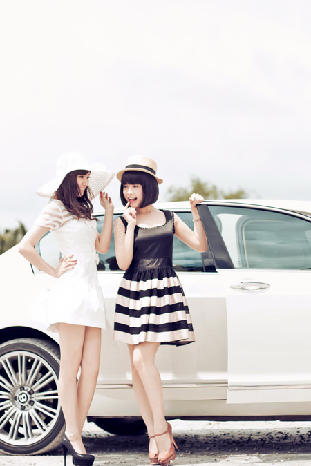 Hot girl Huyền baby và Hạnh sino váy ngắn đọ dáng