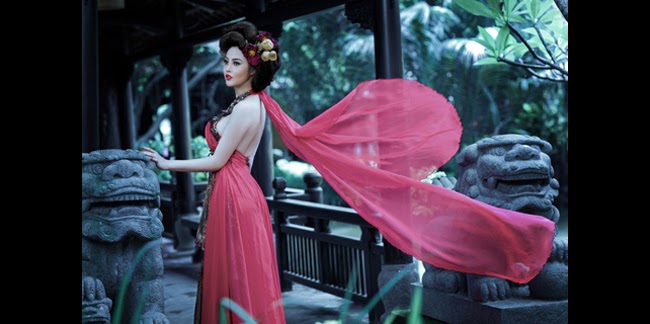 Hot girl khoe lưng trần trắng nõn nà