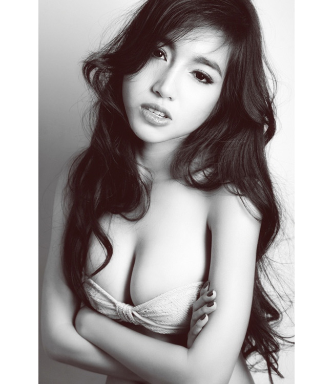 Hot girl nổi tiếng khoe thân