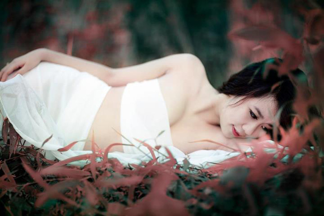 Hot girl Nu Phạm lãng mạn chốn 