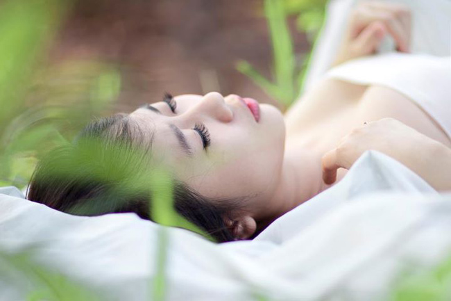 Hot girl Nu Phạm lãng mạn chốn 