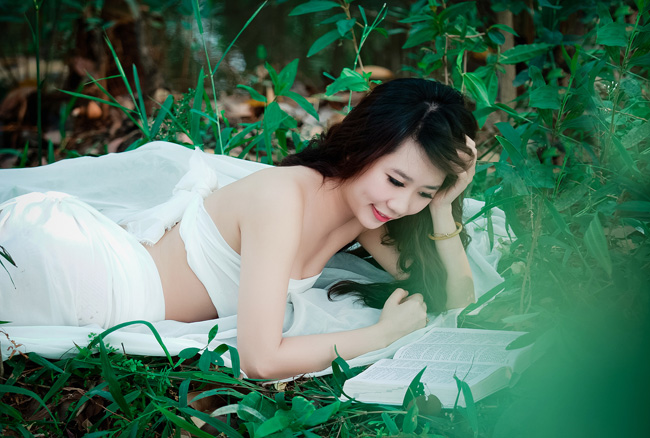 Hot girl Nu Phạm lãng mạn chốn 