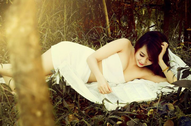 Hot girl Nu Phạm lãng mạn chốn 