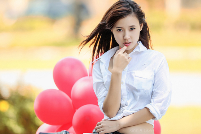 Hot girl Việt gợi cảm với sơ mi trắng
