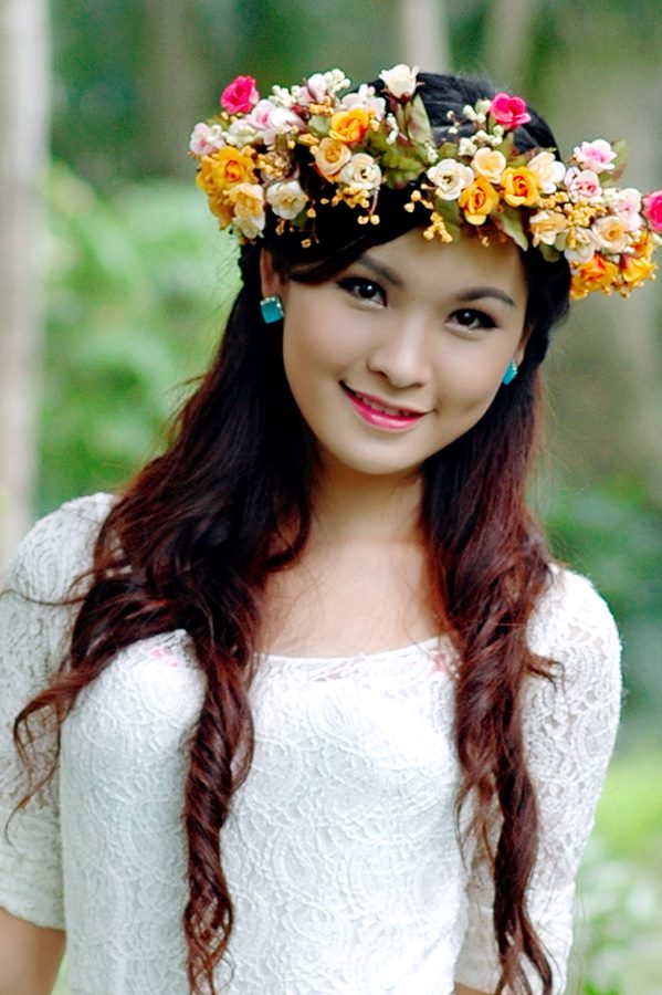 Hotgirl Học viện Báo chí đẹp rạng ngời trong sắc thu