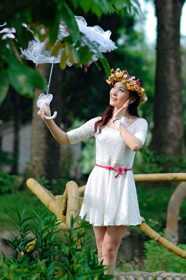 Hotgirl Học viện Báo chí đẹp rạng ngời trong sắc thu