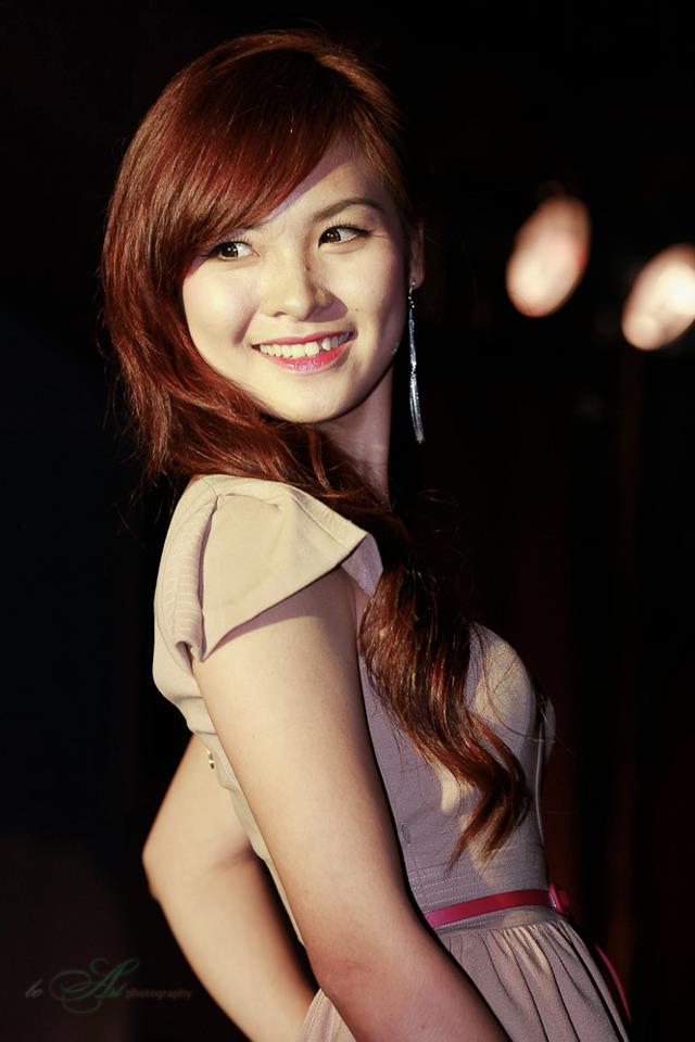 Hotgirl Học viện Báo chí đẹp rạng ngời trong sắc thu